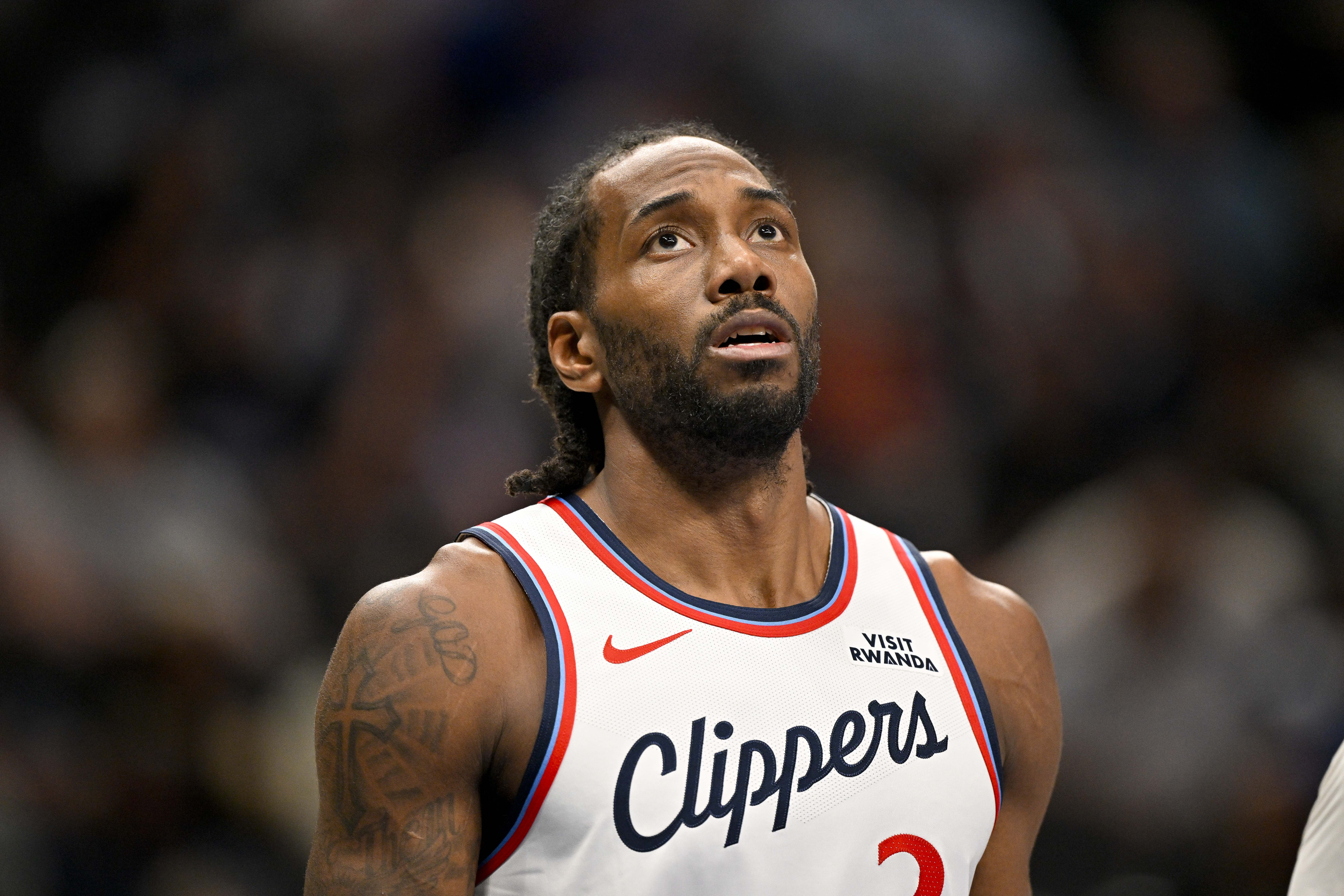 半岛体育官网-今天没手感！伦纳德上半场8中3&amp;三分3中0仅得8分3板